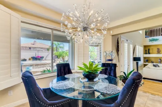 LUXURY DREAM HOME, 6 bdrm pool/hot tub, 8 flat tvs, fire pits, 5000 sq ft