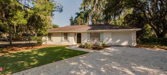 Ideal Location in Downtown Bluffton  ~Just Steps to the May River Hotele w: Bluffton