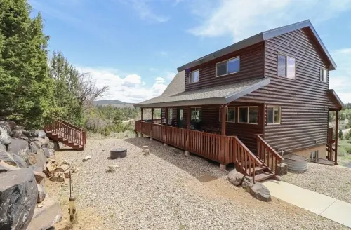 Private Luxury Cabin on 5 Acres, 4Bd 2.5ba Perfect Base Camp to N. Parks!