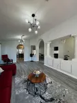 Updated luxury 4 Bed W/ KING Bed, FREE Heated Pool, Central Location