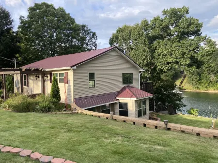 Discover Your Convenient Paradise: Minutes from I-65, Cullman, and Boat Launch