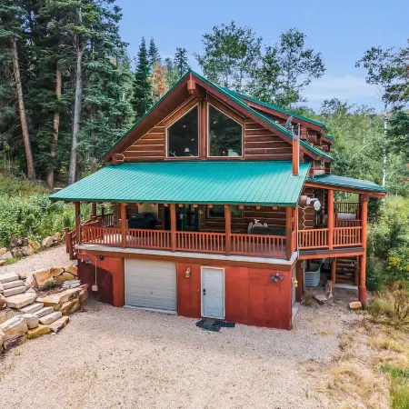 Big Bear Lodge: Private 7BR Hot Tub, Sauna, Fast WIFI, mountain cabin Park City