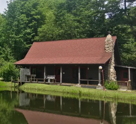 Cozy Mountain Cabin with pond one mile from the Blue Ridge Parkway