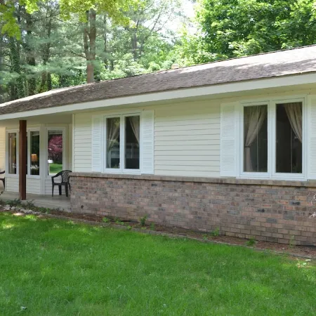 A block from the beach! A beautiful wooded spot a 5 minute walk from Lake MI..