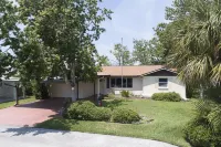 3 BR 2 Bath Salt Air Retreat on Deep Water Canal Minutes to the Gulf Hotels near Skeleton Key Marina