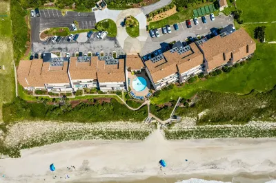 Beachwalk 115 - Pine Knoll Shores Oceanfront Condo! Steps to Beach. Sleeps 8! Hotels near Pine Knoll Shores