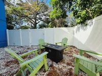 Sunset Cottage on Main Street Downtown Dunedin