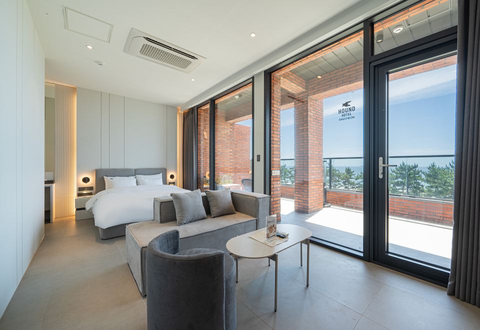 하운드호텔의 객실에서 보이는 아름다운 바다 전망