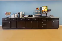 Days Inn by Wyndham Hardeeville Near Hilton Head - breakfast
