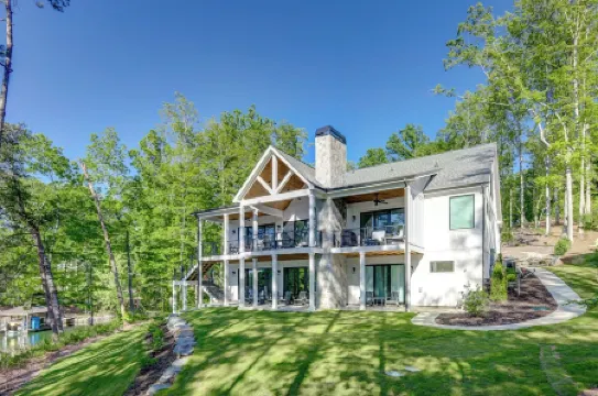 Brand New 6Br/6BA Luxury, 20Min to Clemson. Wooded Flat Lot/Firepit/Pool Table!