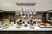 Hampton Inn & Suites by Hilton Columbus-Easton Area - breakfast