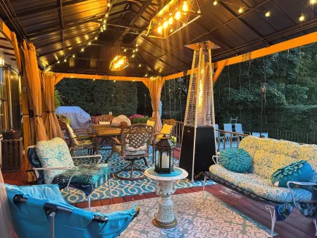 Large Relaxing Family Retreat In The Hudson Valley with Theatre and Gazebo Отели в г. Фишкилл