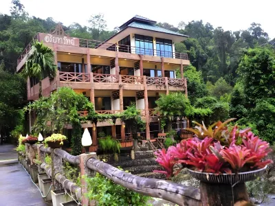 Baansuanrudee Resort Hotels in Khao Saming