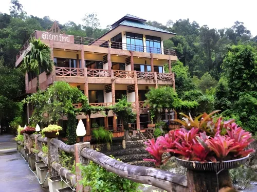 Baansuanrudee Resort Hotels in Khlung