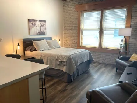 Dakota Suite in Downtown Fargo Historic Building   Pet Friendly