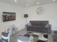 New x2 bedroom apartment free parking & Wi-Fi