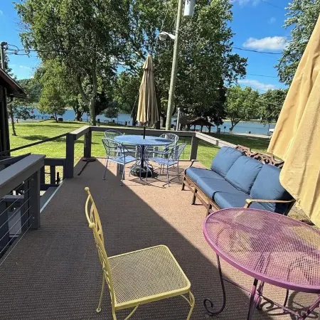 River Living - One Story - 2 bd/2ba - On the River - 2Blks to Main St - VIEWS