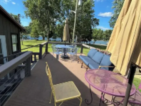 River Living - One Story - 2 bd/2ba - On the River - 2Blks to Main St - VIEWS