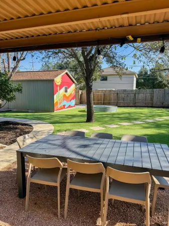 River Run Retreat - Cowboy Pool, Fire Pit & Pool Table! Close to Campus & River