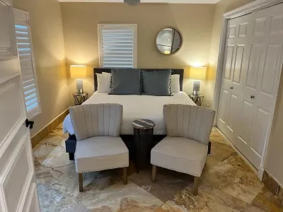 Private House, 2-1, Close to Atlantic Ave. Big Yard. Pet Friendly! Hotels near Delray Beach Tri Rail Station