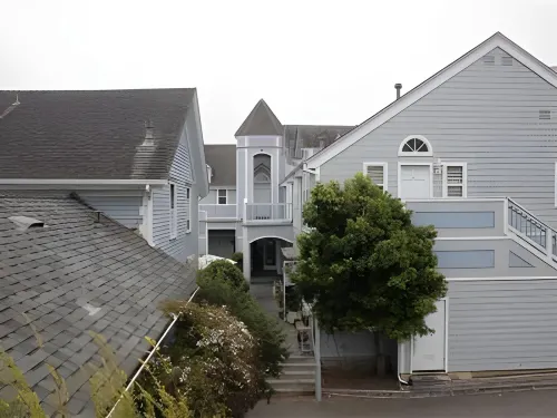BytheSea Inn