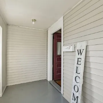 Luxurious 2 BD next to UMass sleep up to 8 with Gym