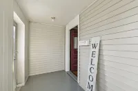 Luxurious 2 BD next to UMass sleep up to 8 with Gym