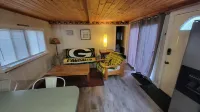 Cozy 2-bedroom Cottage - Trail access to Loon Lake