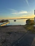 Cozy 2-bedroom caravan in nice Cleburne with AC, WiFi