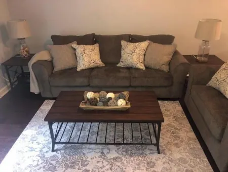 2-bedroom condo in charming Oxford within walking distance of the stadium.