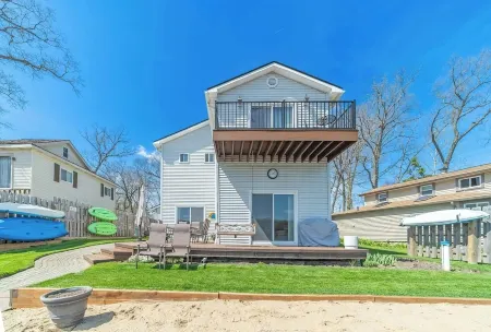 Charming 3-bed 2 bath,Lakehouse off GrassLake in White Lake. Corporate Rental!