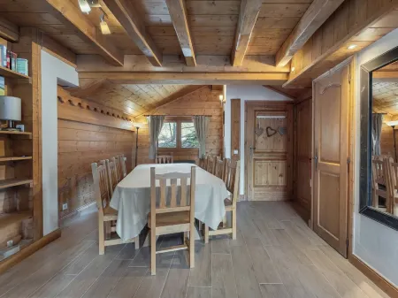 Fantastic Chalet with sauna, 120m From piste in the Three Valleys, Sleeps 12-14
