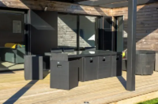 Modern house with great facilities and a large jacuzzi