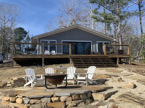 Renovated Cabin on 300 ft Waterfront (Pet Friendly)