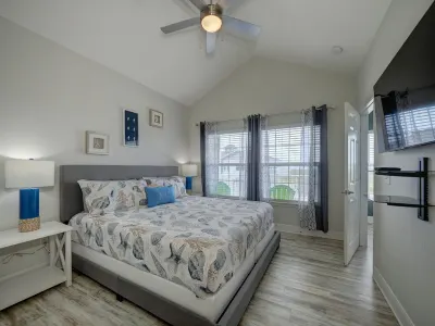 PATHWAY TO THE SEA, 3RD FLOOR PENTHOUSE! HEATED POOL AND STEPS FROM OCEAN!