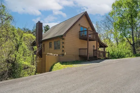 Serenity Now at Douglas Lake-Pet Friendly-Hottub-Pool table, Ping Pong, Foosball Отели рядом с достопримечательностью «Sims Point»