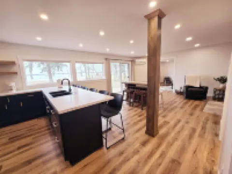 Beautiful Lake Home on Detroit Lake With a Private Beach and Dock