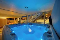 Luxury 4Br Beach Escape, Heated Private Pool, Spa, Outdoor Bar & Game Room!