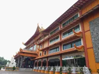 RedDoorz Plus Near Rsud Dr. Pirngadi Medan 2 Các khách sạn ở Perintis