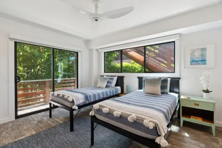 Hale Hanalei 5 Bedroom Home by RedAwning