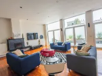 Chambres Cosy dans Une Grande maison Hotels near Metro Etangs Noirs