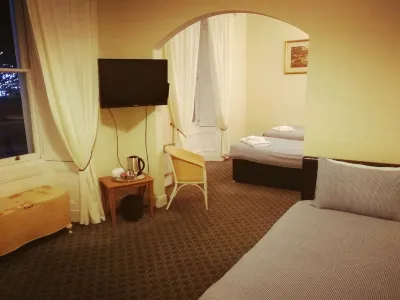 Victoria Hotel فنادق في Coupar Angus