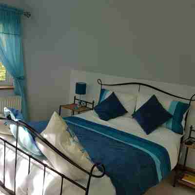 Meadow Oak Rooms