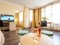 Geneva Hotel Hotels near West Park