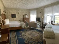 Moseley Cottage Inn and the Town Motel