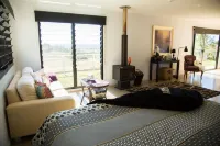 Deshons Country Retreat Hotels in Booie