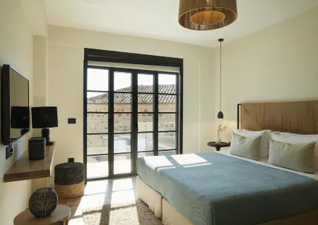 Villa with Outdoor Pool for 8 Persons