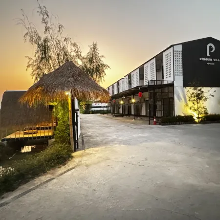 Penguin Villa Resort & Bistro