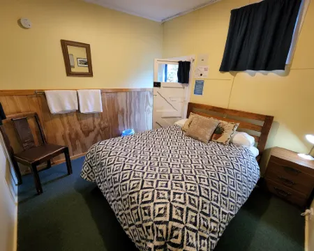 Possum Lodge Hotels in Manapouri