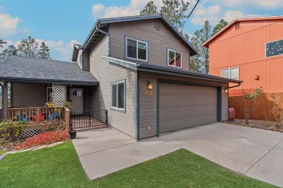 Pine Cliff Hotel dekat Flagstaff Station